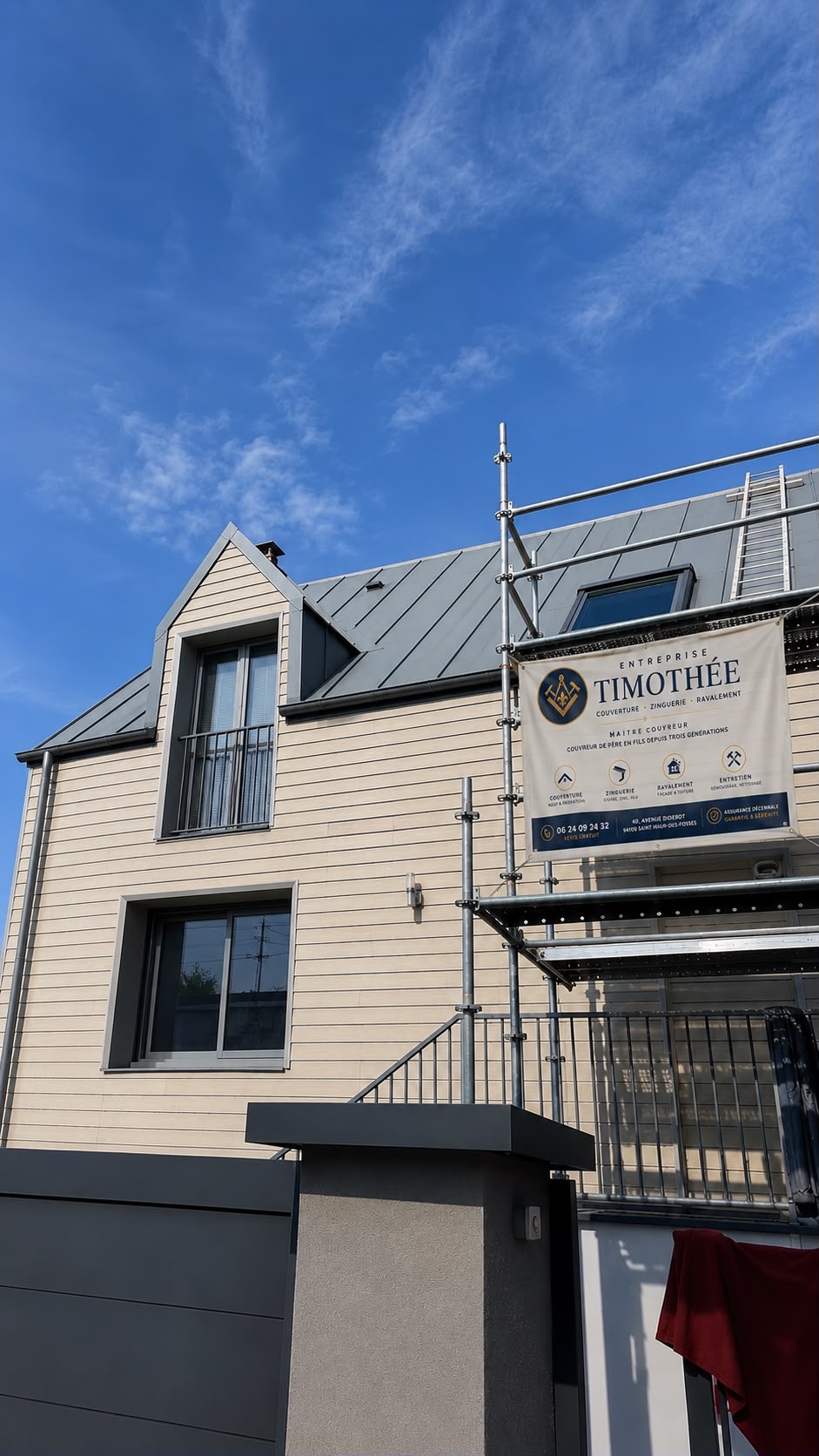 Chantier de couverture zinc joint debout avec échafaudage - Entreprise Timothée
