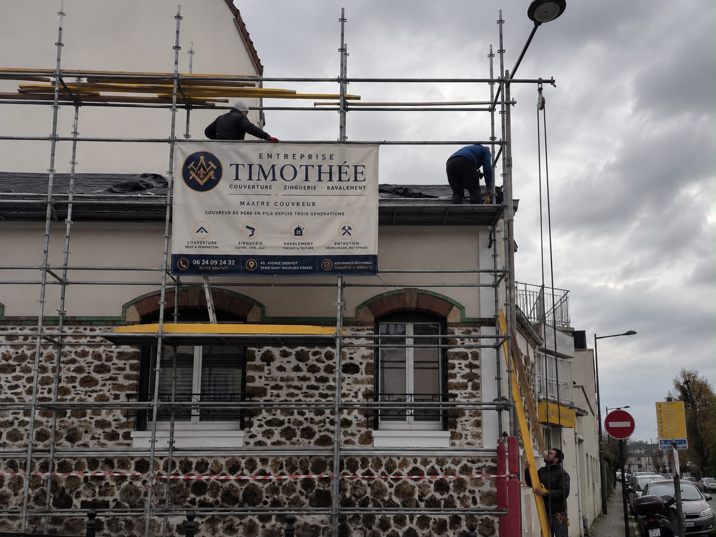 Rénovation de toiture avec échafaudage et bâche de chantier - Entreprise Timothée